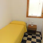 Charming Two-storey Flat فيلة