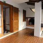 فيلة Charming Two-storey Flat بيبيوني