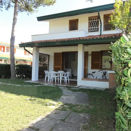 فيلة Charming Two-storey Flat بيبيوني