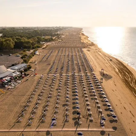 Charming Two-storey Flat 빌라 *